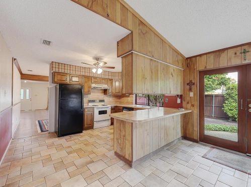 2602 Holy Cross Ln, Garland TX 75044-4673 exterior