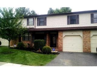 37 Dogwood Dr, Edison, NJ 08820-1435