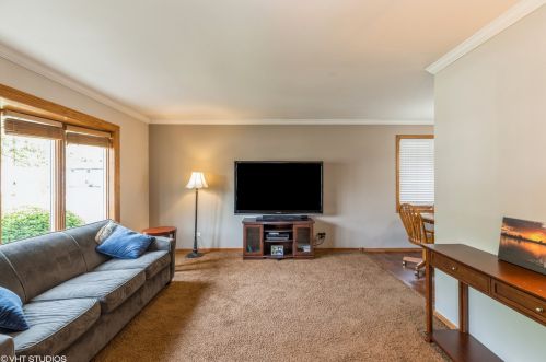 14825 Parkside Ave, Oak Forest, IL 60452-1130