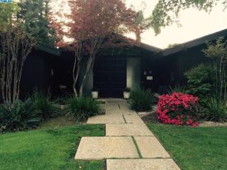 2943 Border Links Dr, Visalia, CA 93291-4214