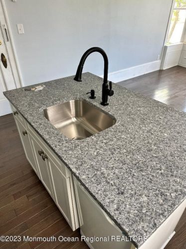 301 8th Ave, Tinton Falls, NJ 07712-5253