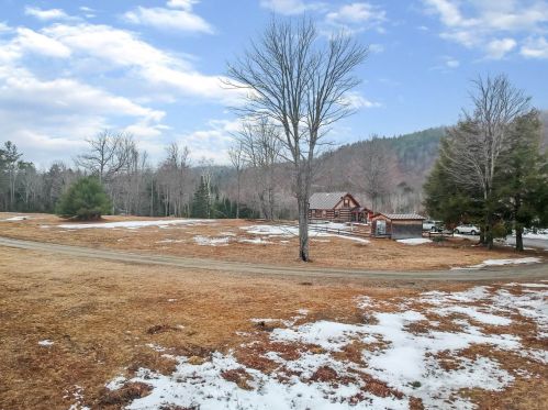 79 Mandiwood Farm Rd, Grafton, NH 03240-3502
