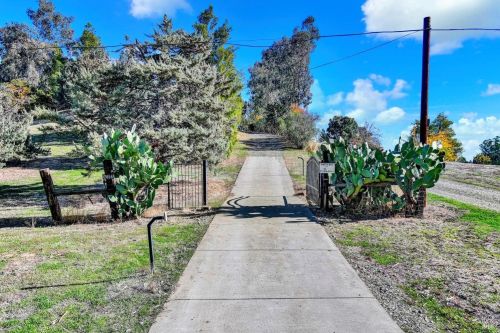 7854 John Wayne Ln, Vacaville, CA 95688-9517
