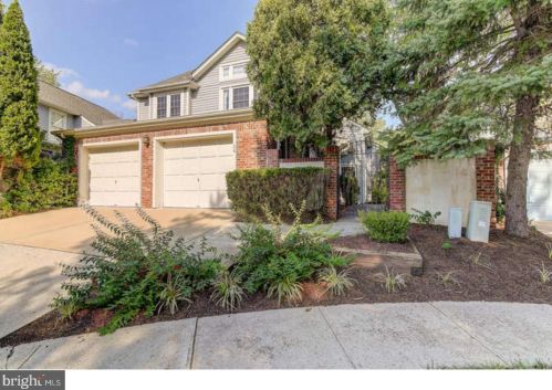 24 Stonebridge Ln, Princeton NJ  08540-7093 exterior