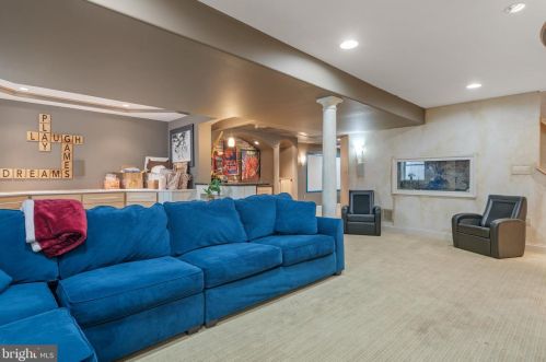 1827 Krystle Dr, Lancaster PA  17602-4149 exterior