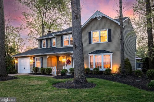 5 Framingham Rd, Beverly, NJ 08010-2236