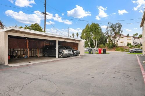 247 Alestar St, Vista CA 92084-5614 exterior