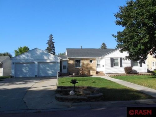 111 3rd St, Madelia, MN 56062-1821