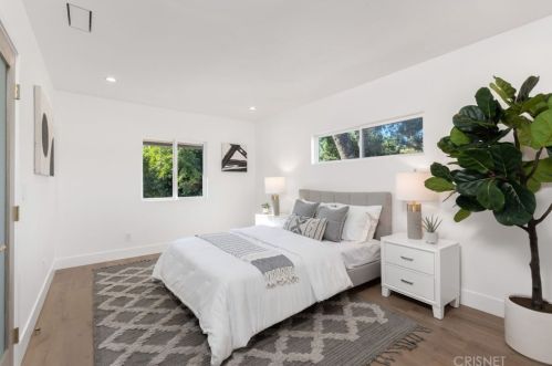 5243 Fulton Ave, Van Nuys CA  91401-5906 exterior