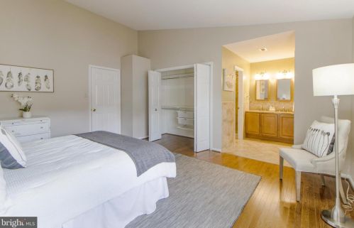 2017 Featherwood St, Silver Spring MD 20904-6643 exterior