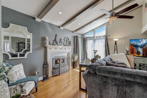 413 Indianwood Dr, Carol Stream IL  60188-1561 exterior