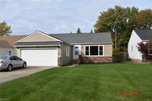 4831 Fairlawn Rd, Cleveland OH  44124-1120 exterior