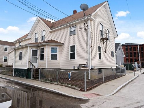 9 Mill St, Warren, RI 02885-2407