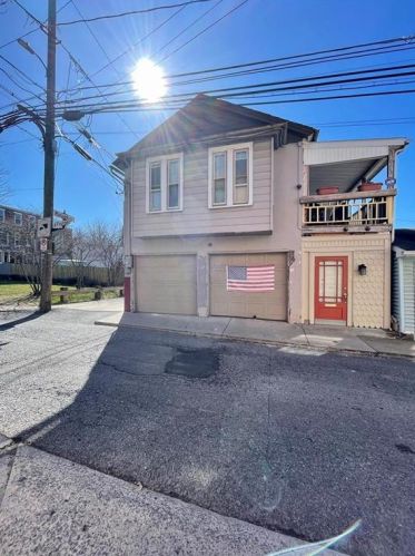 214 Fountain St, Allentown, PA 18102-3919