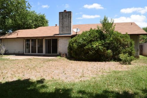 1009 Cripple Creek Dr, Austin TX  78758-5131 exterior