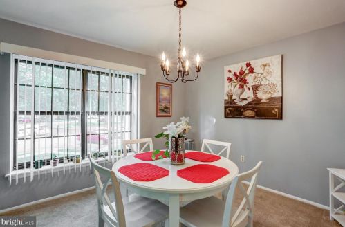 33 Valleybrook Dr, Lancaster PA  17601-4612 exterior