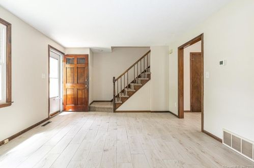 105 Hobart St, Southington CT  06489-3351 exterior