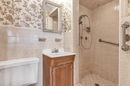 100 Alamo Ave, Bryan, TX 77803-2435