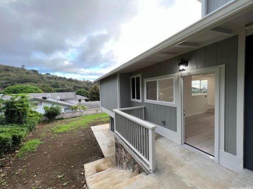 2485 Booth Rd, Honolulu HI  96813-1362 exterior