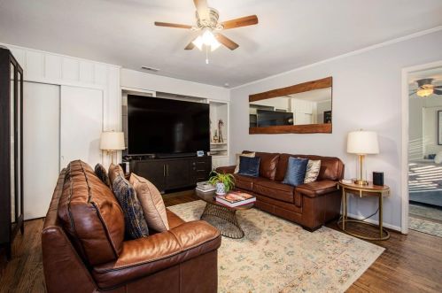 4244 Cresthaven Rd, Dallas TX  75209-3010 exterior