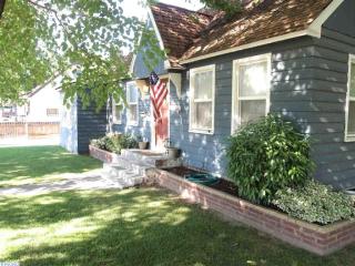 4 Newport St, Kennewick, WA 99336-3329