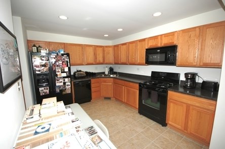 677 Yorkshire Ln, Pingree Grove IL  60140-9160 exterior