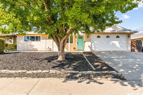 6813 Albury St, Citrus Heights, CA 95621-6323