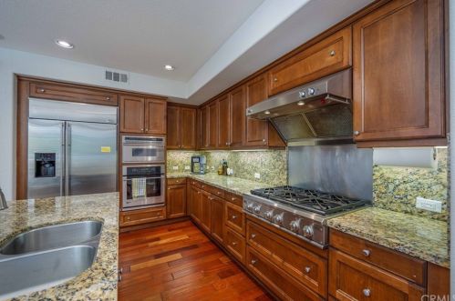 30 Juneberry, Irvine CA  92606-4503 exterior