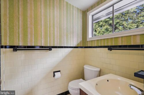 2205 Richland Pl, Silver Spring MD 20910-2331 exterior