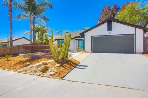 1461 Darwin Dr, Oceanside CA  92056-3042 exterior