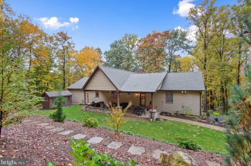 1795 Manor Rd, York, PA 17406-8634