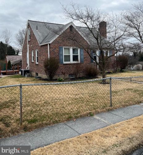 65 Brighton St, Harrisburg, PA 17113-2623