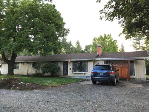 1242 Laura St, Springfield OR  97477-2945 exterior