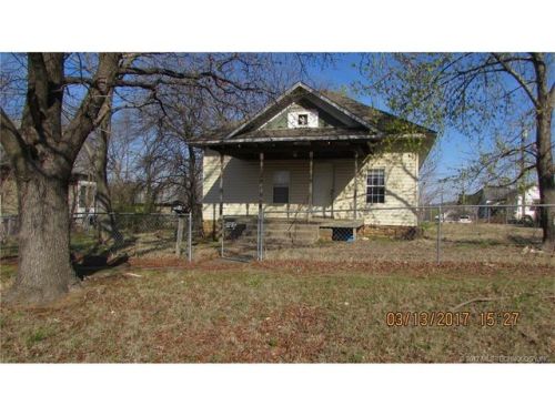 308 4th St, Henryetta, OK 74437-5209