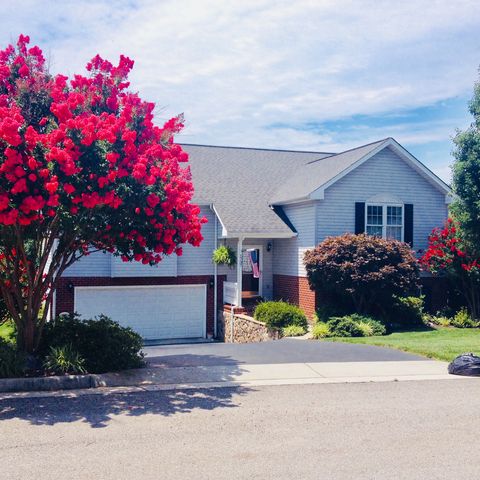 1737 Meadows Rd, Vinton, VA 24179-1212