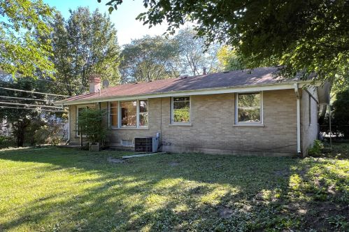 2022 Cayuga Ln, Mount Prospect, IL 60056-1722
