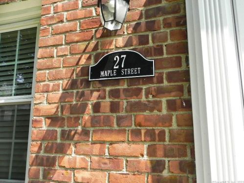 27 Clarmore Dr, Norwalk, CT 06850-3803