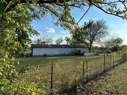 2046 Fm 121, Whitewright TX 75491-7130 exterior