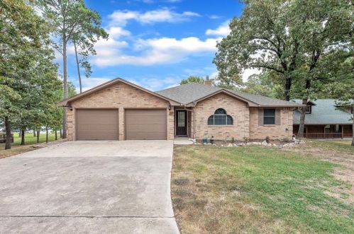 43 Carolina Way, Huntsville, TX 77320-0207