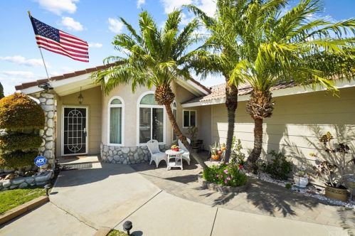 260 Brookside Ct, Anaheim CA  92808-1204 exterior
