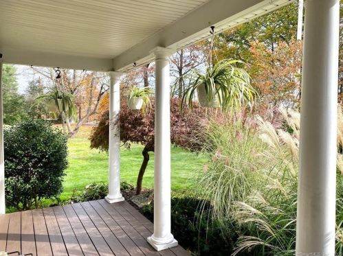276 Soundview Ave, Huntington CT  06484-2137 exterior