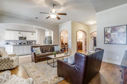 405 Sterling Dr, Fort Worth TX  76126-2461 exterior