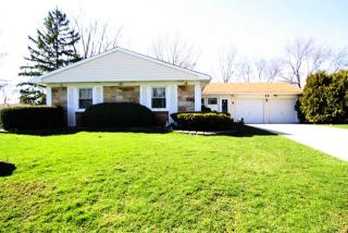 24 Essex Ct, Schaumburg IL  60194-3901 exterior