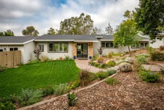 12 La Crescenta Dr, Camarillo, CA 93010-8408