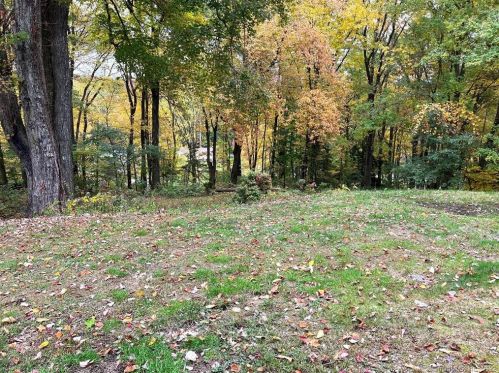 8 Captains Watch, Huntington CT  06484-5914 exterior