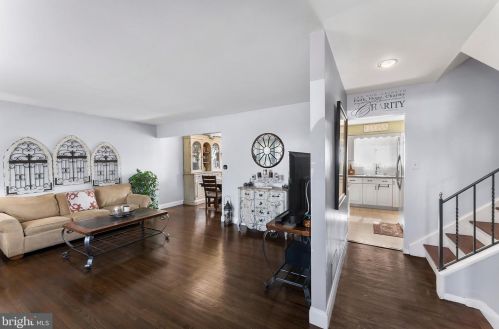 10 Gloucester Ln, Trenton NJ  08618-1006 exterior