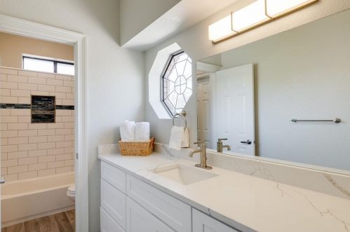 2817 Country Vly Rd, Garland TX  75041-2130 exterior