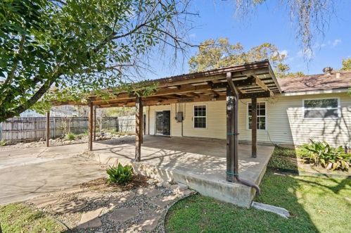 7501 Creston Ln, Austin TX  78752-1324 exterior