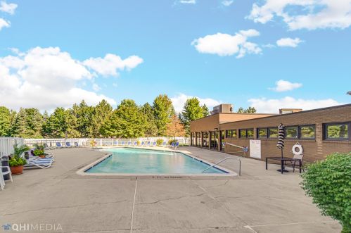 6340 Americana Dr, Willowbrook IL  60527-2255 exterior