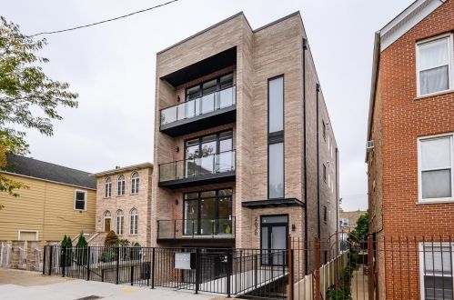 2626 Wallace St, Chicago IL  60616-2518 exterior